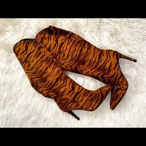 Women’s beautiful Tiger print suede boots